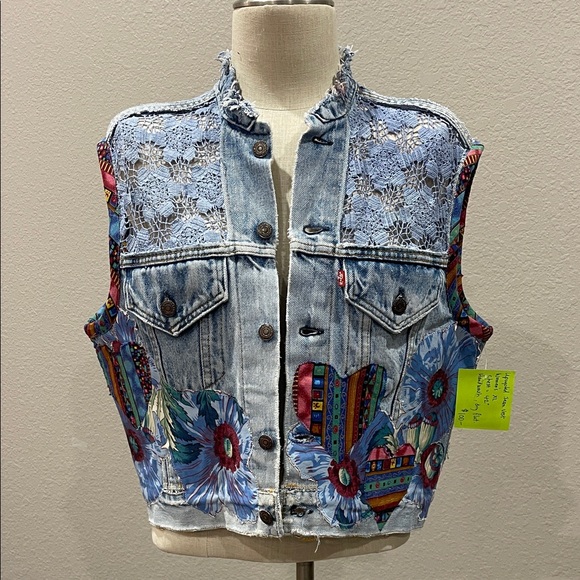Upcycled Levi’s Denim Vest with Lace Inserts and bird motif - Picture 2 of 7